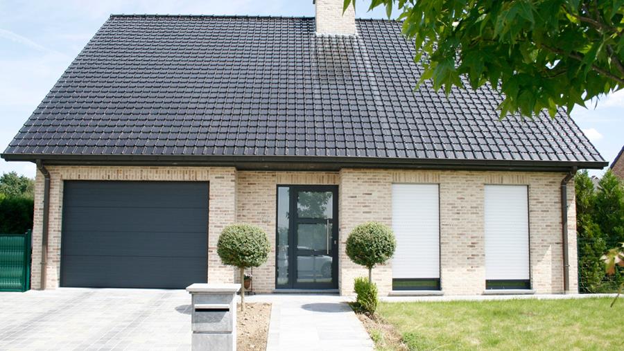 Voordeur in pvc staat nog stevig aan de top