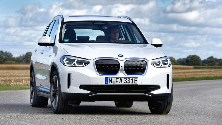 Essai routier de la BMW iX3
