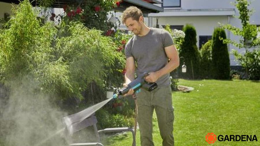 BATTERIES DANS LE JARDIN