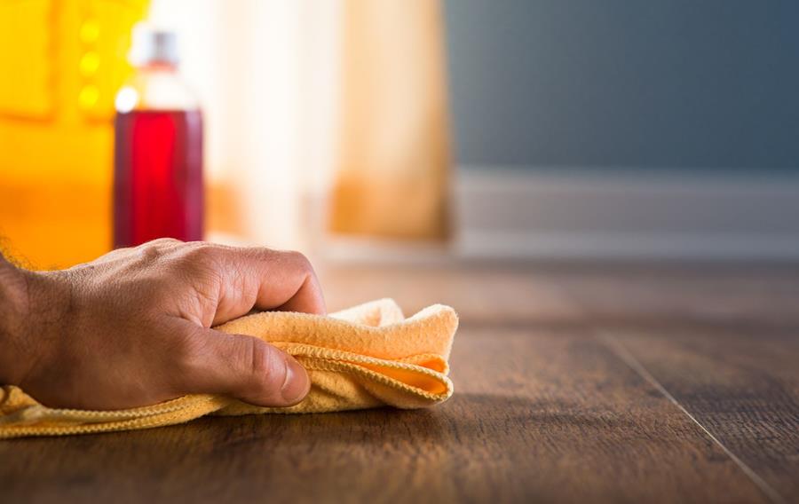 ENTRETIEN D'UN PLANCHER EN BOIS