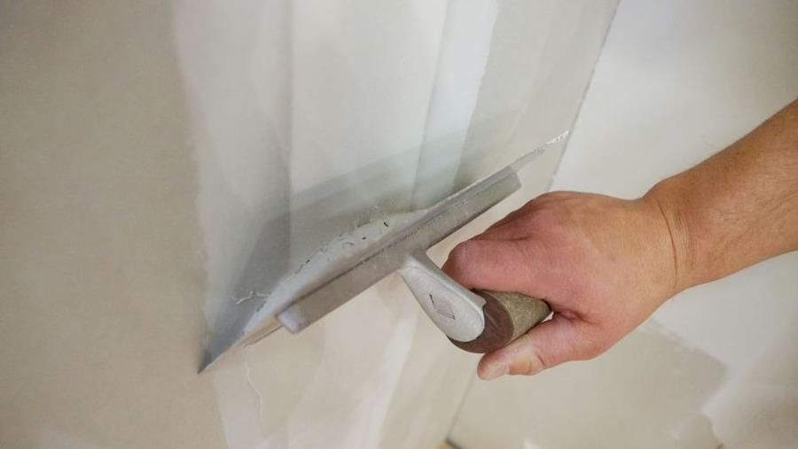 L'application du plâtre de haute qualité