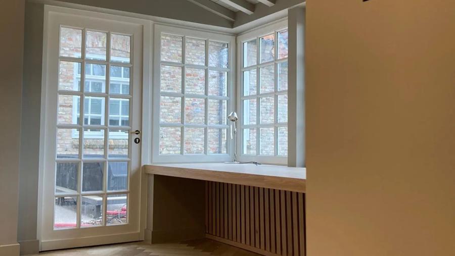 Elite Painting schildert interieur van woning in Brugge