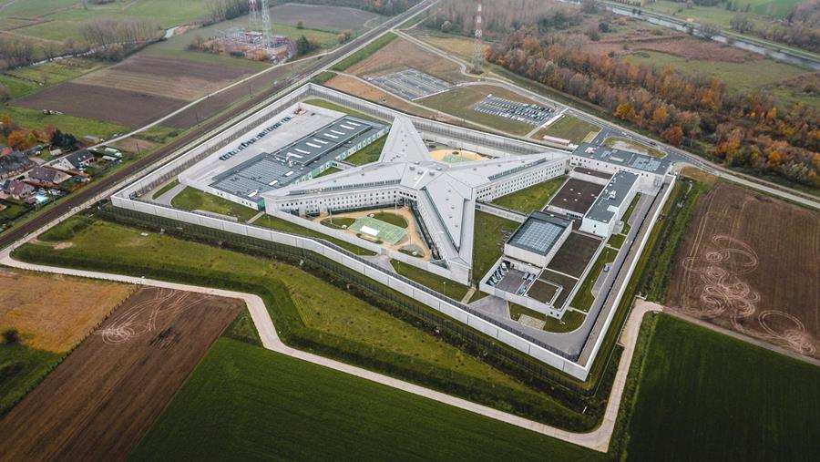Nieuwe duurzame gevangenis in Dendermonde ingehuldigd