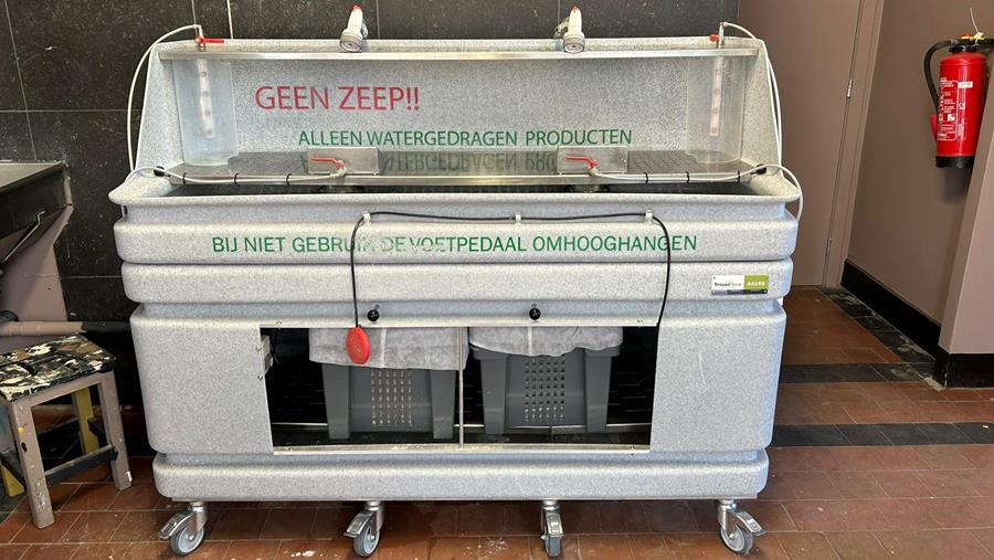 Nettoyage écologique et rapide des outils de peinture à Edugo Campus Glorieux