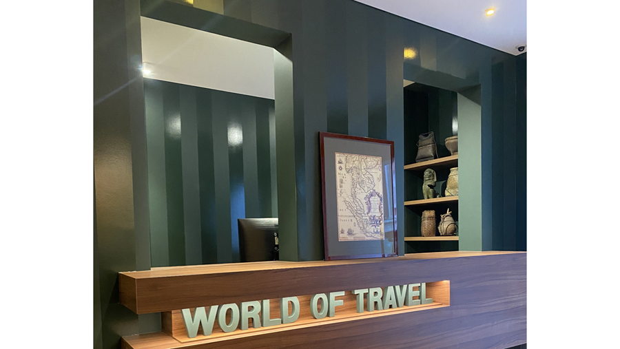 Rénovation élégante d'un bureau de voyage