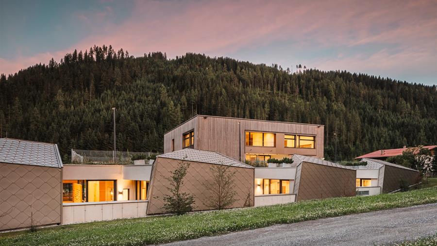 Unisono Architekten conçoit un magnifique centre scolaire dans le Tyrol