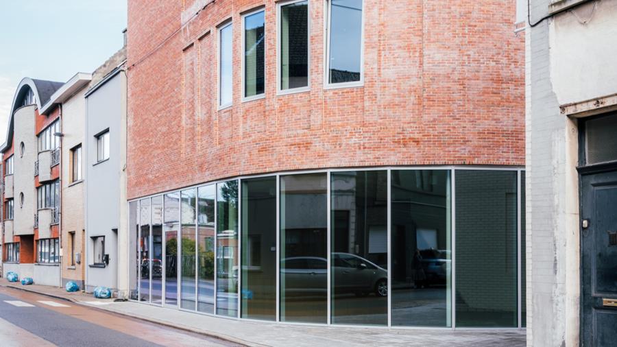 Gloednieuwe sporthal en refter voor basisschool in Gentbrugge