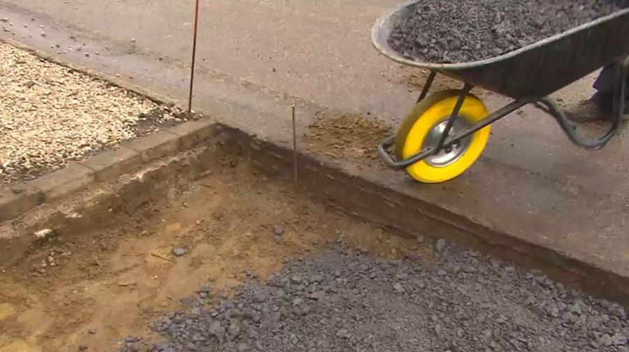 PLACER LES SOUS-FONDATIONS D'UNE ALLEE OU TERRASSE