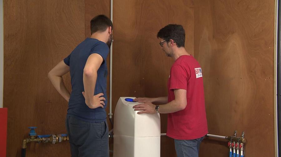 Zo plaats je zelf een waterverzachter