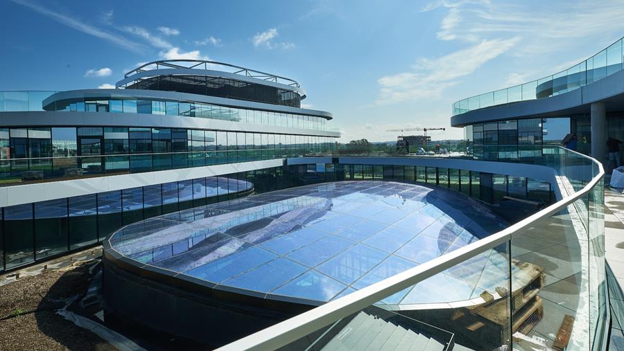 Groven+ pakt uit met levend voorbeeld van hoogwaardige aluminium schrijnwerktoepassingen