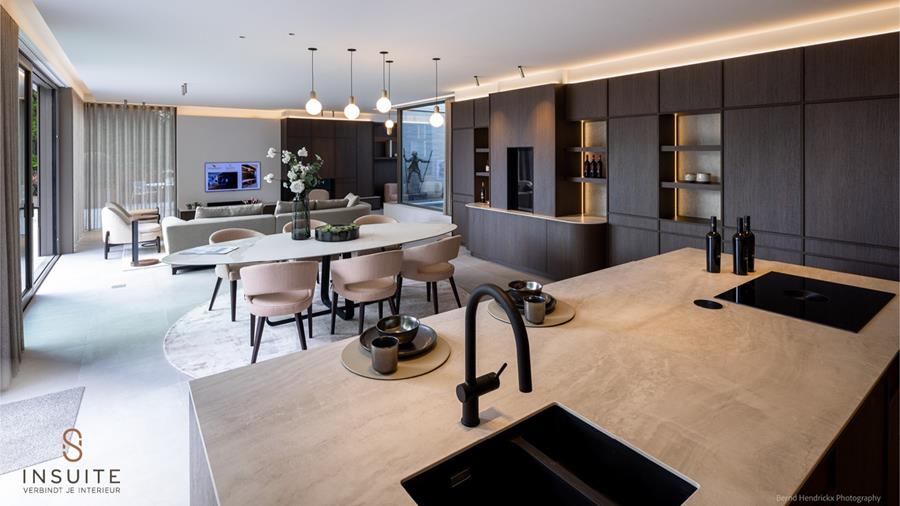 Van Raemdonck met complete totaalinrichting in high-end villa-appartement