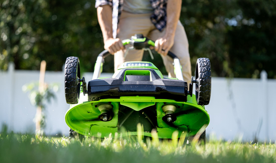 Une tondeuse à double coupe pour gagner du temps