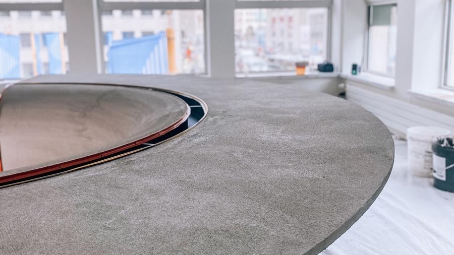 Qubus creëert iconische vergadertafel in Brussel