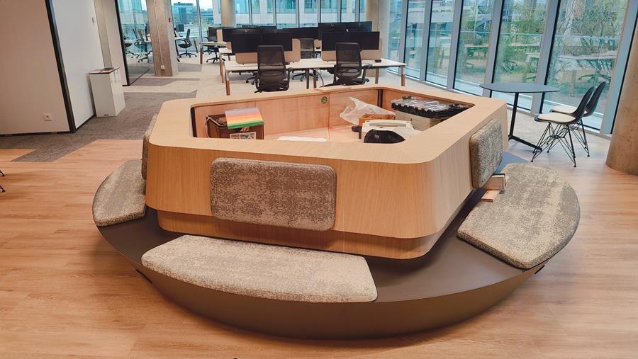 De Stoffeerder creëert unieke ronde zitbanken voor Securitas