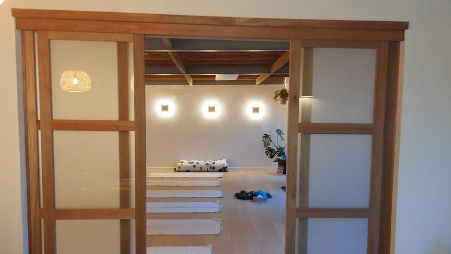 Leem brengt rust in nieuw yogacentrum
