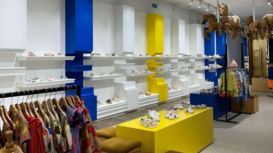 Kinderafdeling van bruin naar levendige kleuren door leerlingen i-Mas