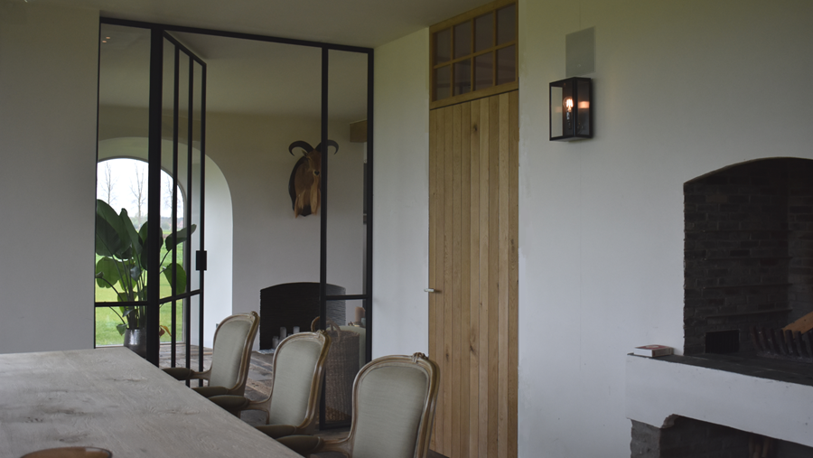 Massieve eiken deuren voor een klassieke landelijke woning