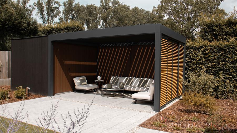 Naadloze combinatie van houten tuinberging en aluminium overkapping