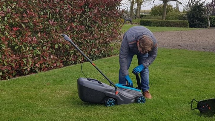 Hoe gebruik je een grasmaaier?