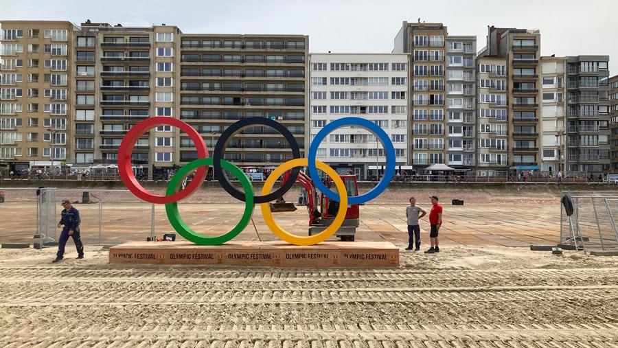 Levensgrote Olympische ringen en podium voor Middelkerke