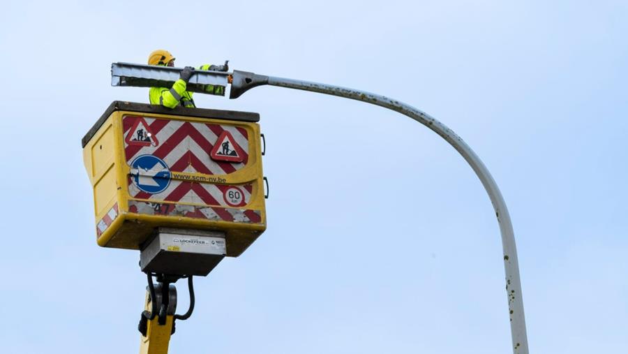Verlichting van Wegen en Verkeer langs gewestwegen omgebouwd naar led