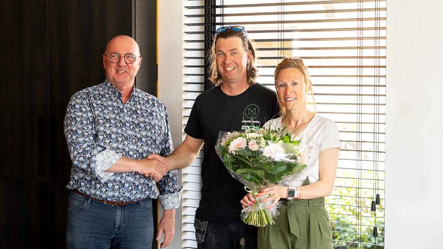 Beroepsvereniging Frixis zet 800ste lid in de bloemetjes