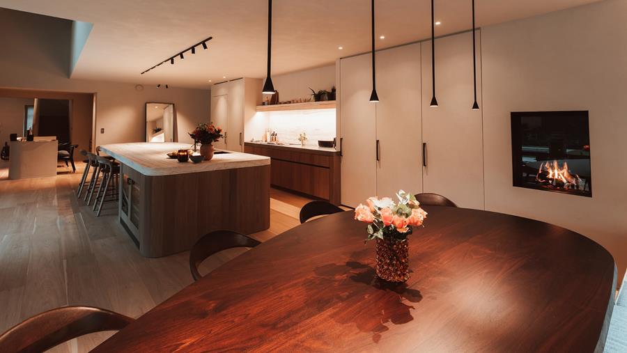 Esteban bouwt schildersdroom uit tot een bekroond interieurbedrijf