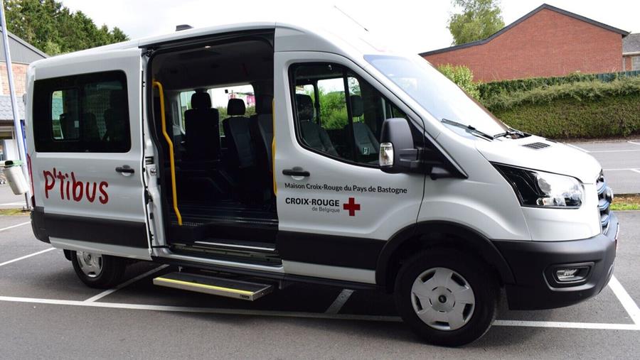 Ford E-Transit vervangt dieselbus bij Rode Kruis Bastenaken