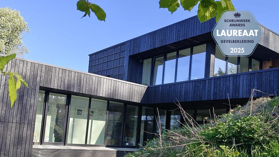 Gebrande houten gevelbekleding voor villa in Beersel