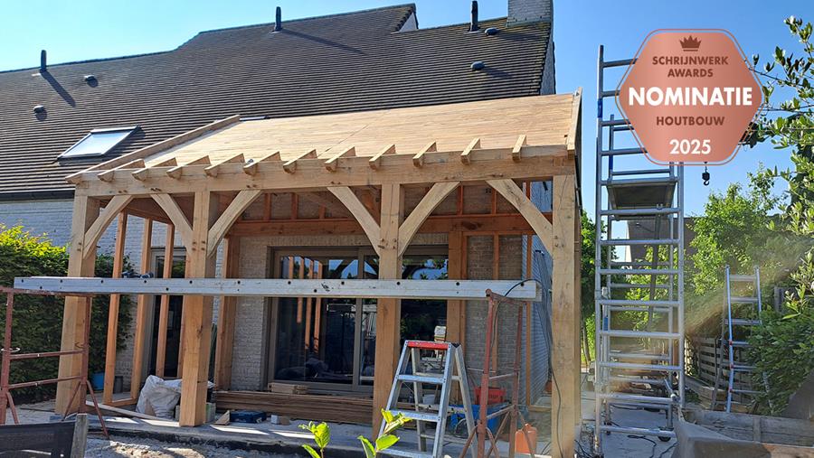 Authentieke eiken aanbouw met moderne prestaties