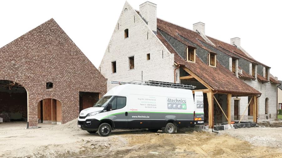 Projets complets, mais avec la spécialisation nécessaire