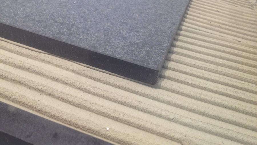 Welke vloeropbouw bij terras/oprit in natuursteen?