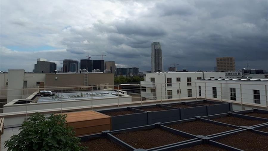 La nouvelle construction voit rouge