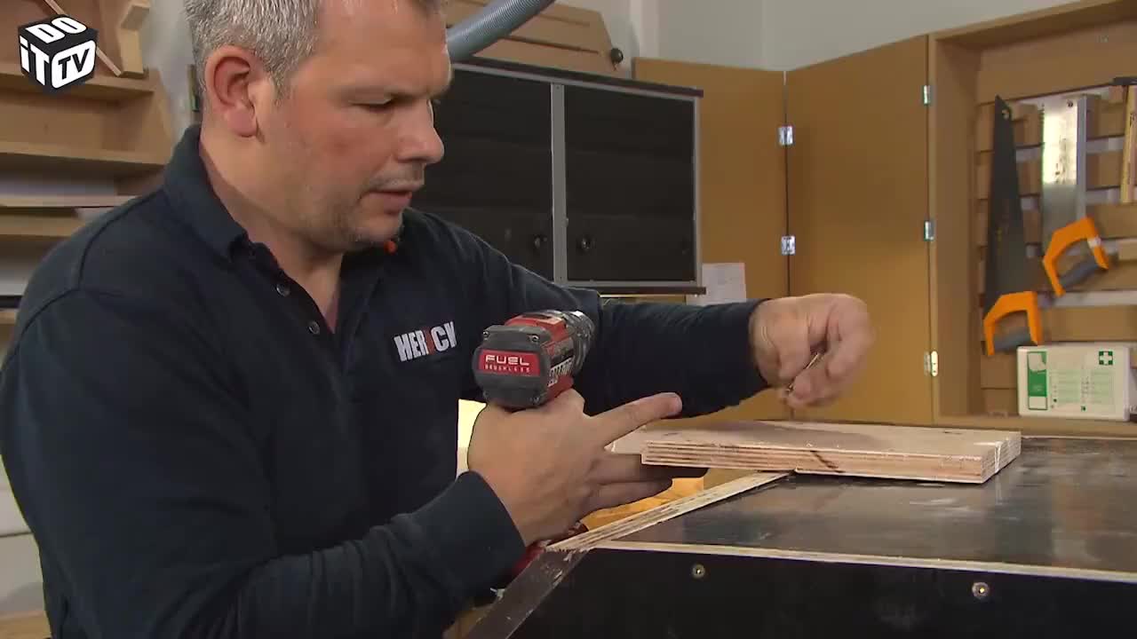 CONSEIL DE LA SEMAINE: REDRESSER UNE PLAQUE COURBEE