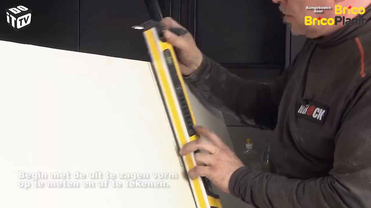 Hoe zaag je een vorm uit in gipskarton?