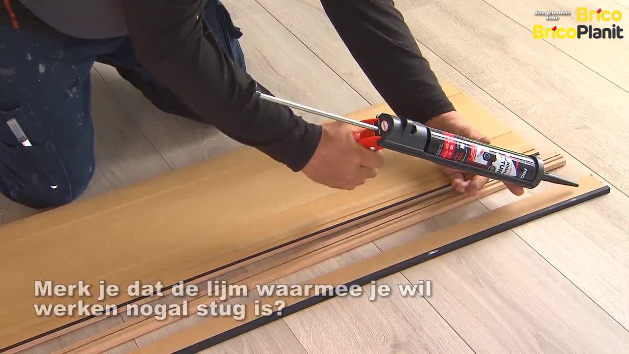 Hoe lijm je het vlotst met een koker?