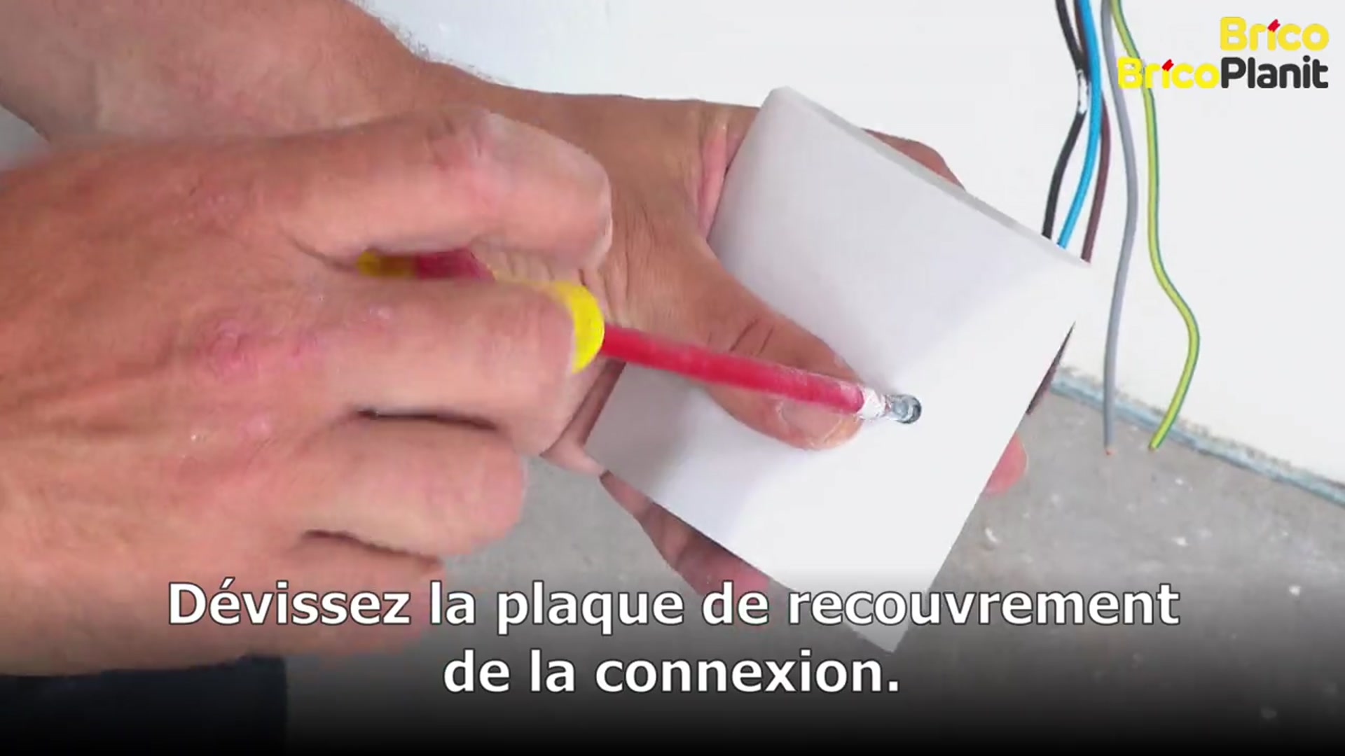 Comment préparer le raccordement d'une plaque de cuisson?