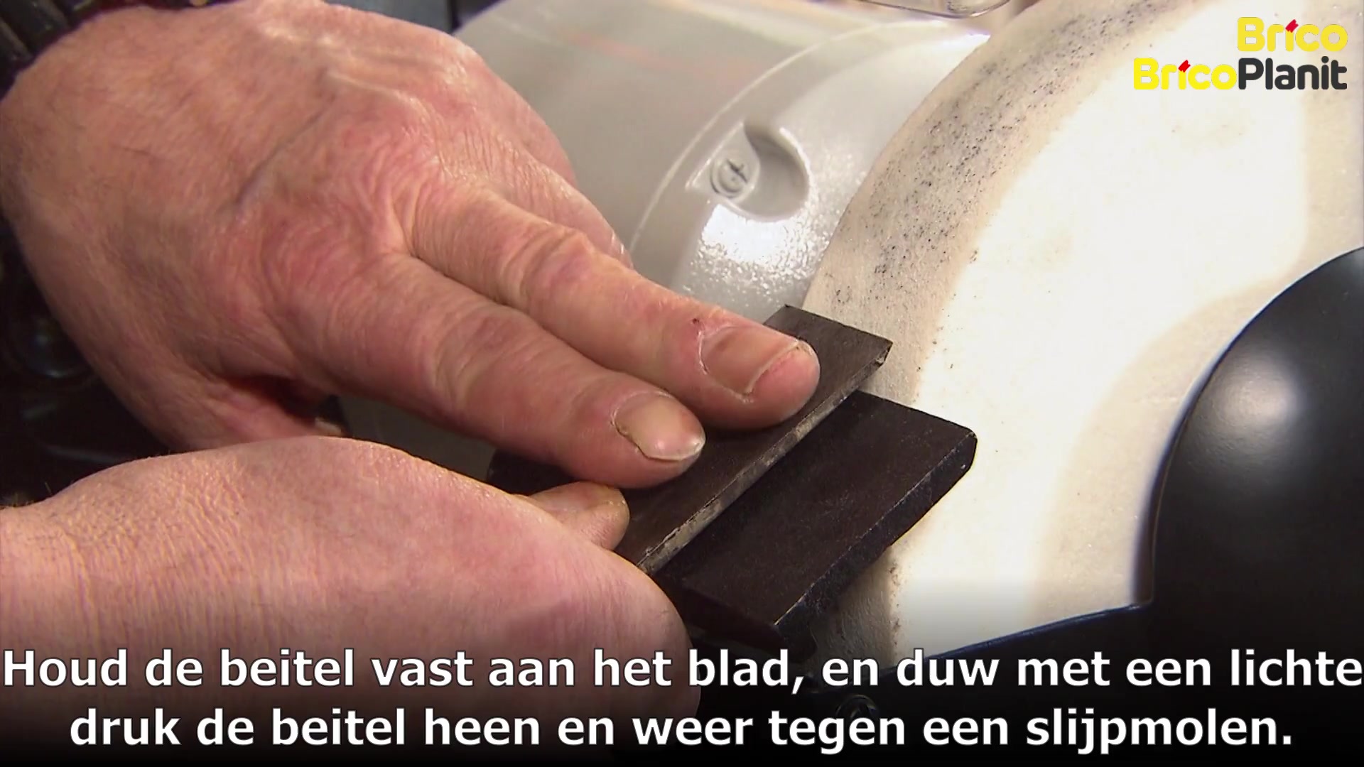 Hoe slijp je een houtbeitel?