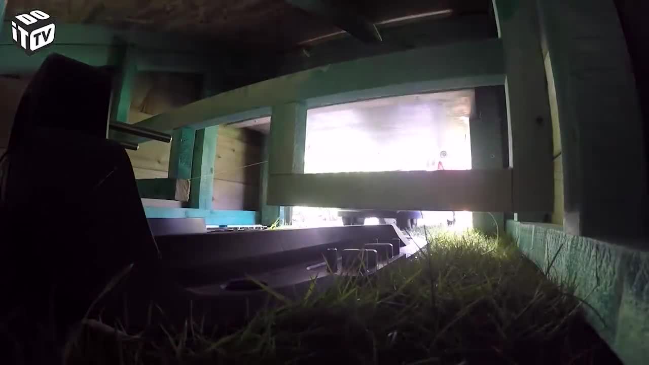 GARAGE POUR VOTRE TONDEUSE ROBOT