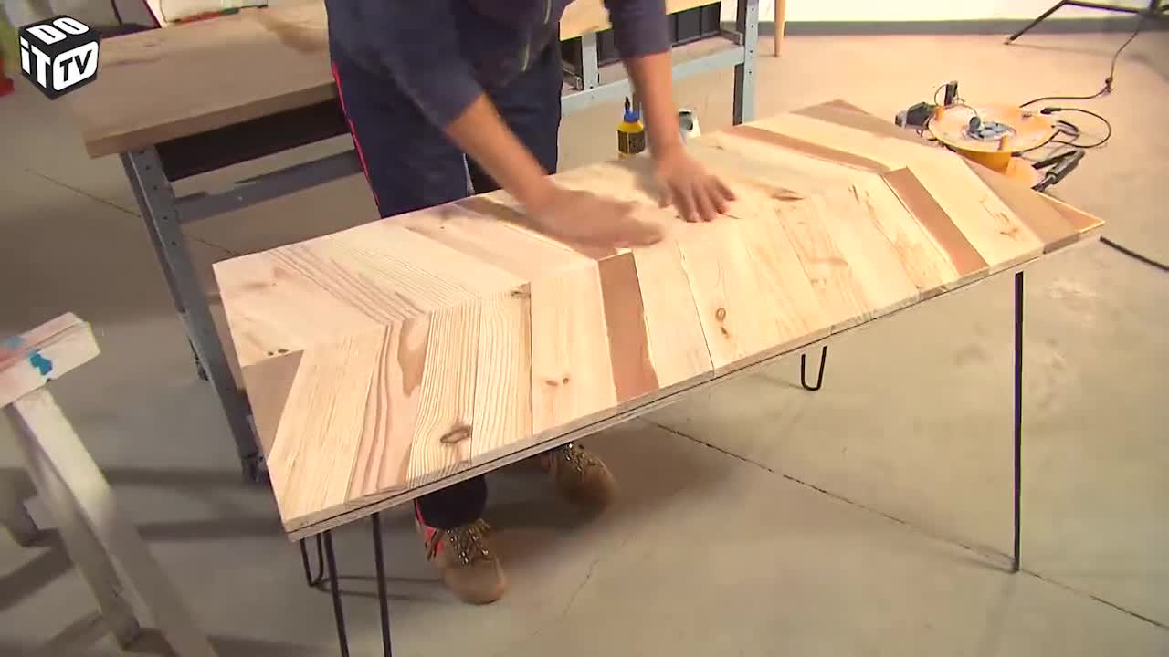 MAAK ZELF EEN SALONTAFEL UIT RESTHOUT