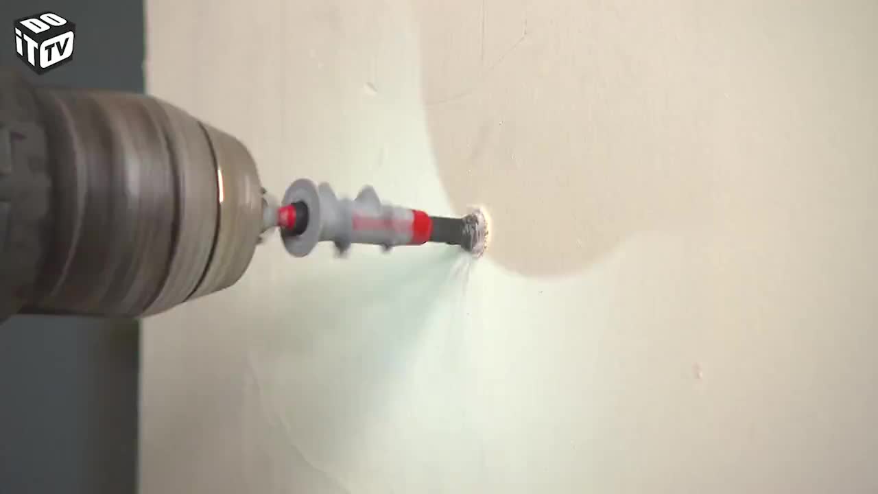 ACCROCHER DANS UNE CLOISON CREUSE