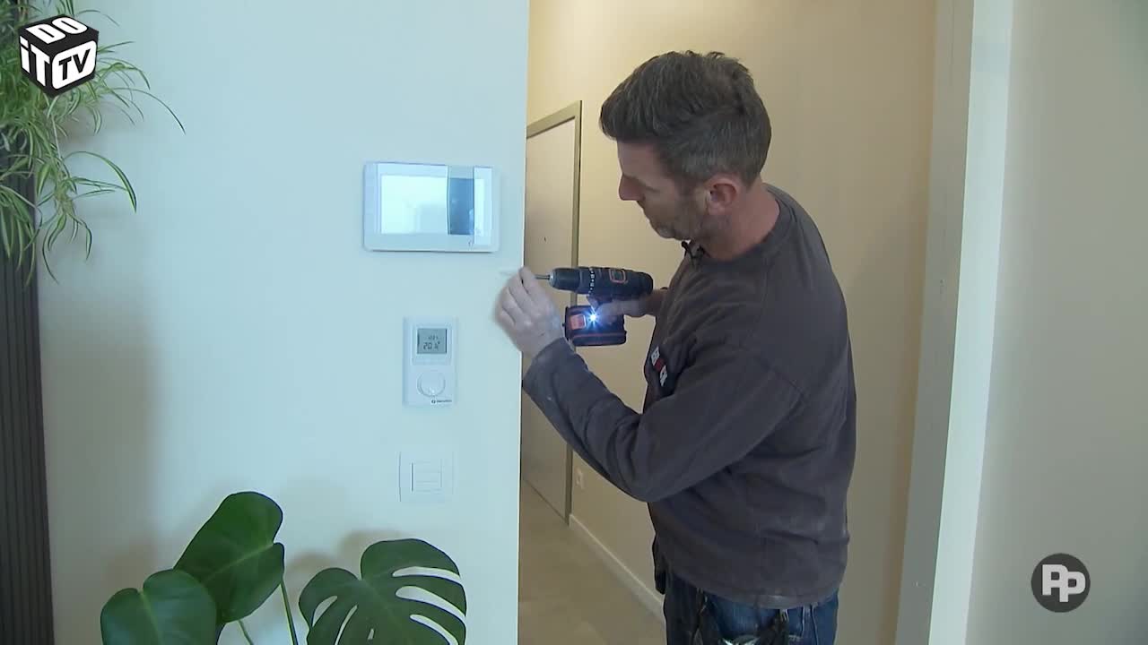 Comment poser une porte vitrée?