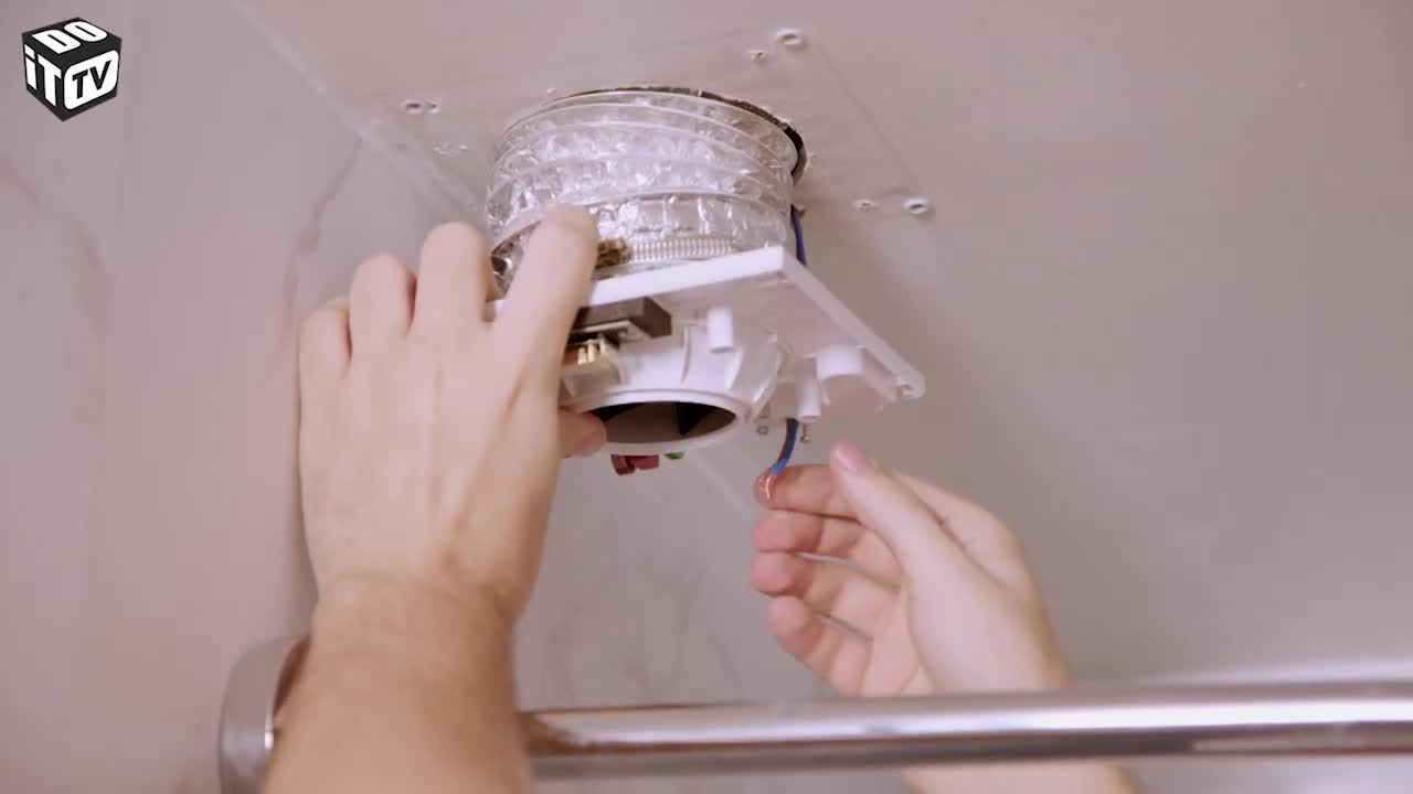 Hoe plaats je zelf een automatische ventilator?