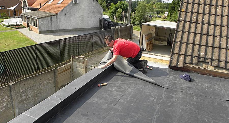 ZELF JE PLAT DAK LEGGEN