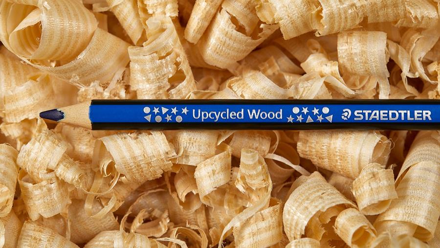 Fabriqué à partir de bois recyclé :  STAEDTLER transforme les restes de bois en crayons neufs