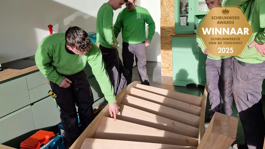 S-vormige eiken trap als technisch leerstuk