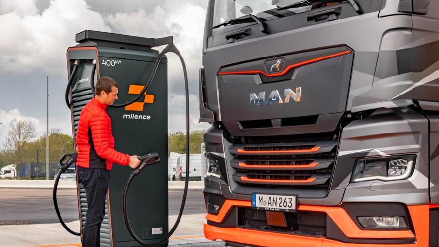 MAN beperkt CO2-uitstoot met warmtenet