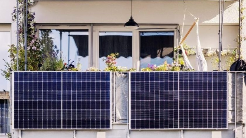 Eén jaar na hun toelating: waar staan stekkerzonnepanelen en -batterijen in België?